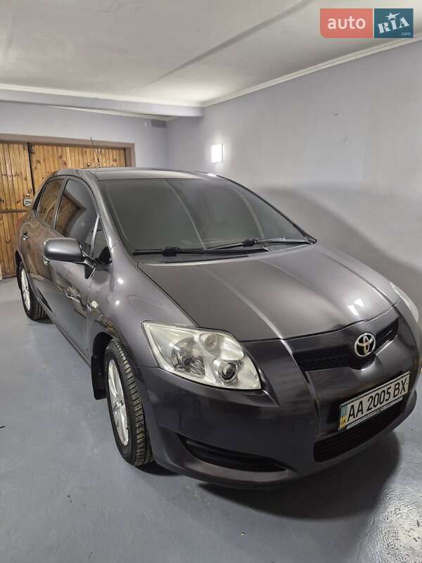Toyota Auris (2008)