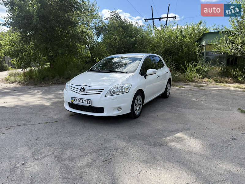 Toyota Auris (2011)