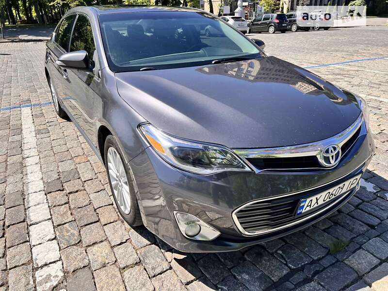 Toyota Avalon hybrid limited (2013)