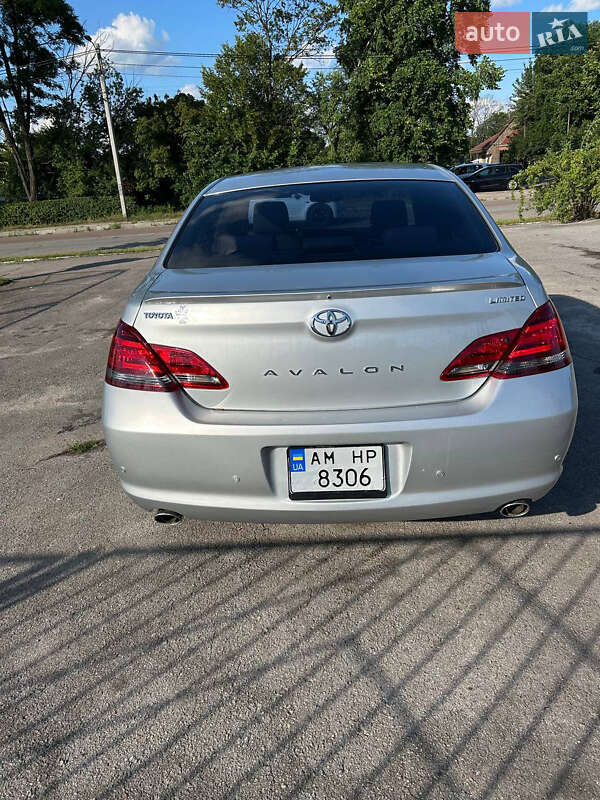 Toyota Avalon (2008)
