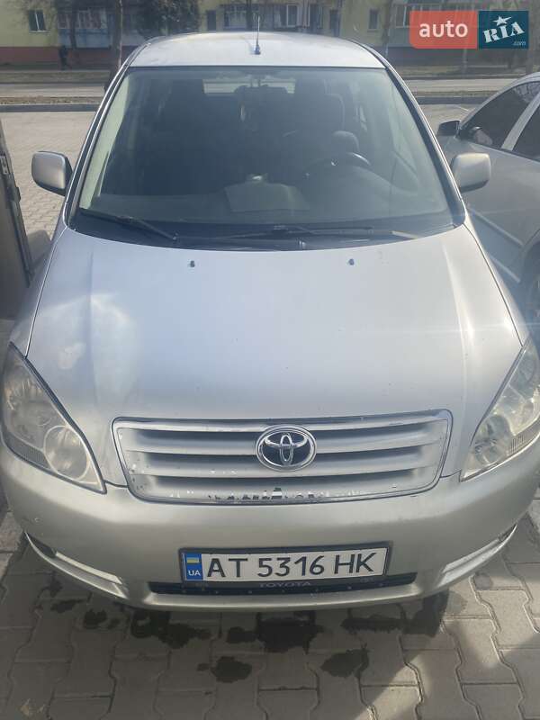 Toyota Avensis verso (2002)