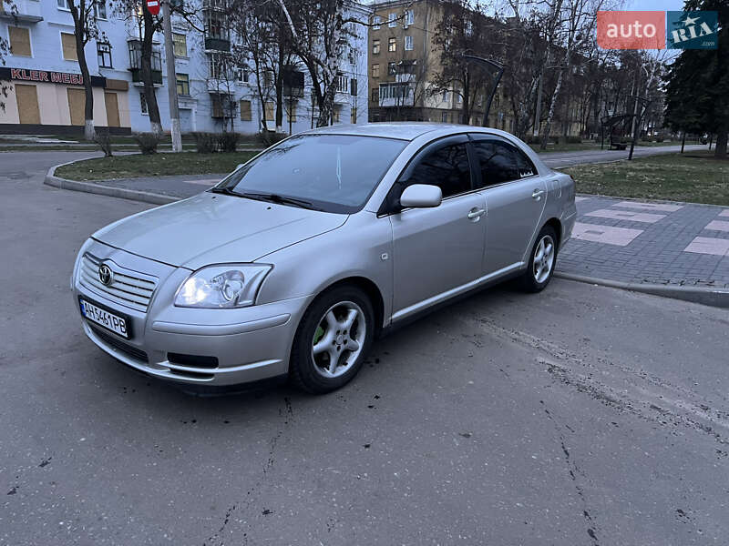 Toyota Avensis (2003)