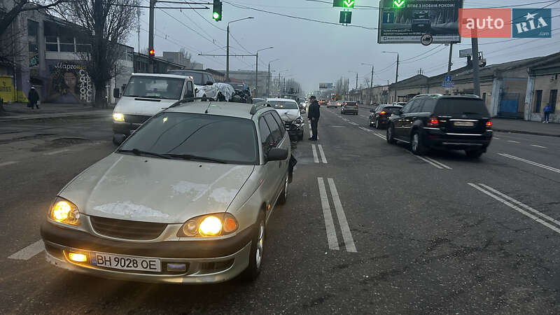 Toyota Avensis (1999)