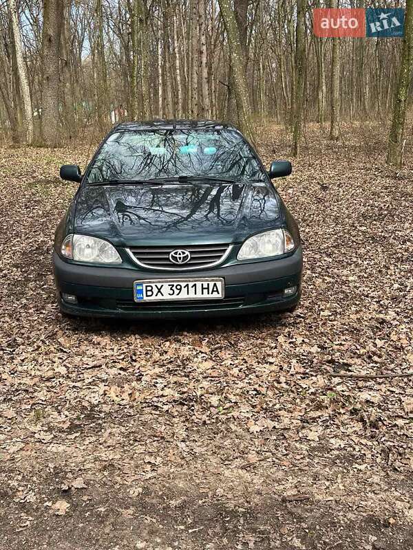 Toyota Avensis (2001)