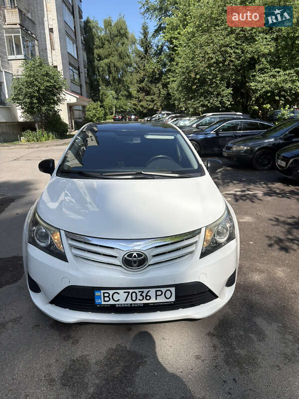 Toyota Avensis (2012)