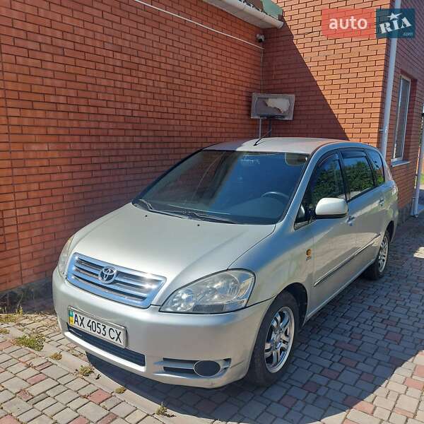 Toyota Avensis (2002)