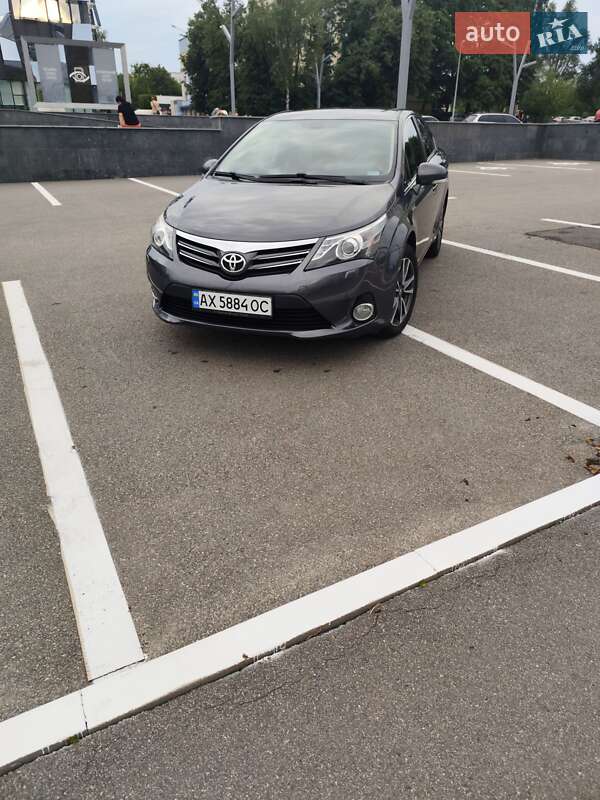 Toyota Avensis (2012)