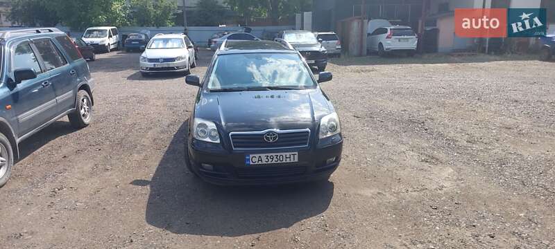 Toyota Avensis (2005)