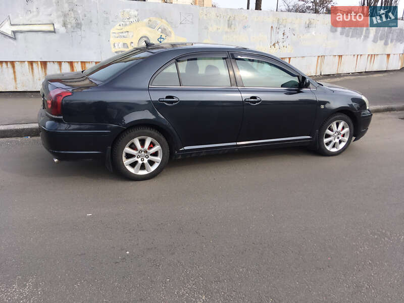 Toyota Avensis (2004)