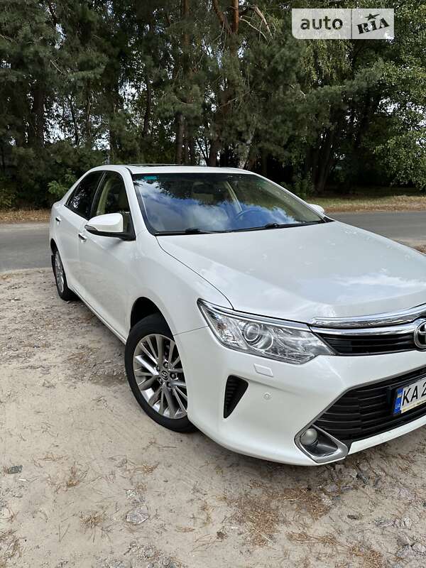 Toyota Camry (2015)
