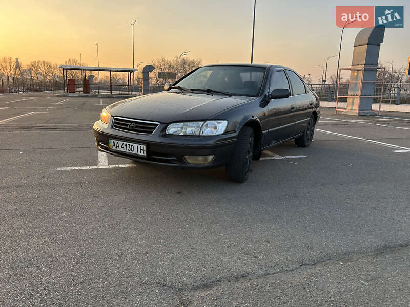 Toyota Camry (2000)