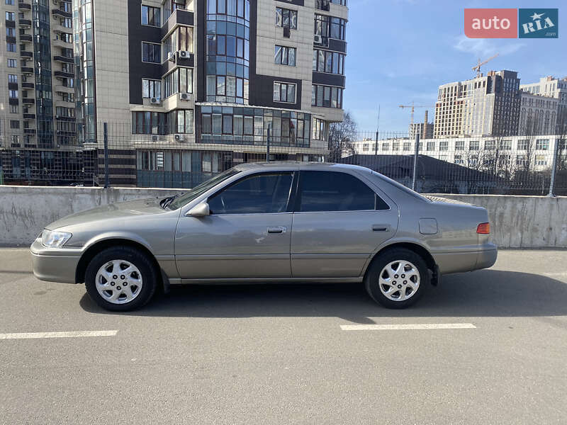 Toyota Camry (2001)
