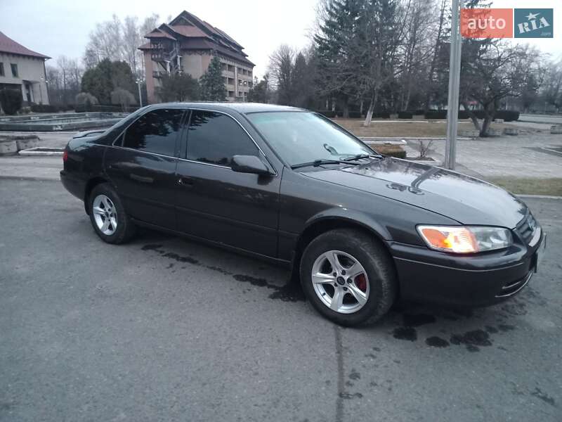 Toyota Camry (2000)