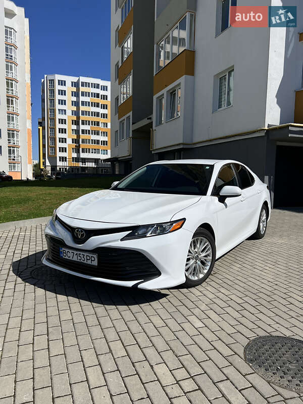 Toyota Camry (2019)