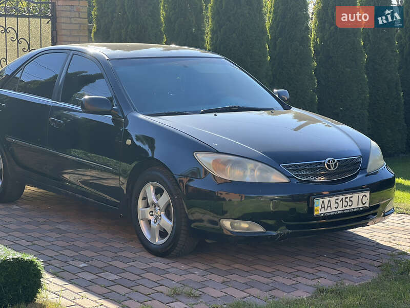 Toyota Camry (2003)