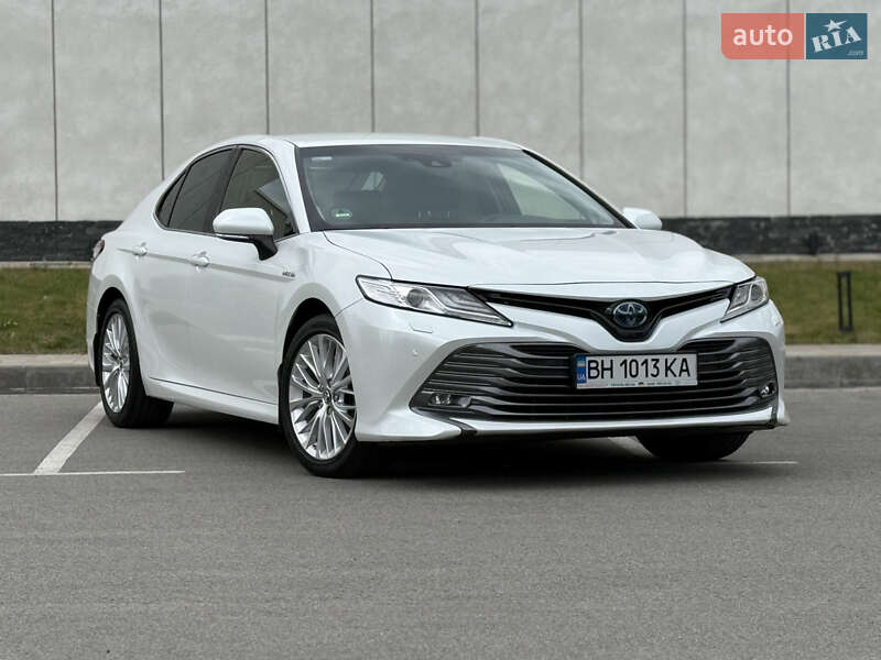 Toyota Camry (2019)