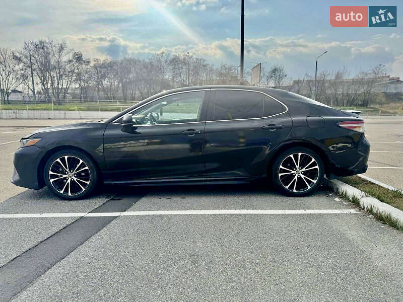 Toyota Camry (2020)