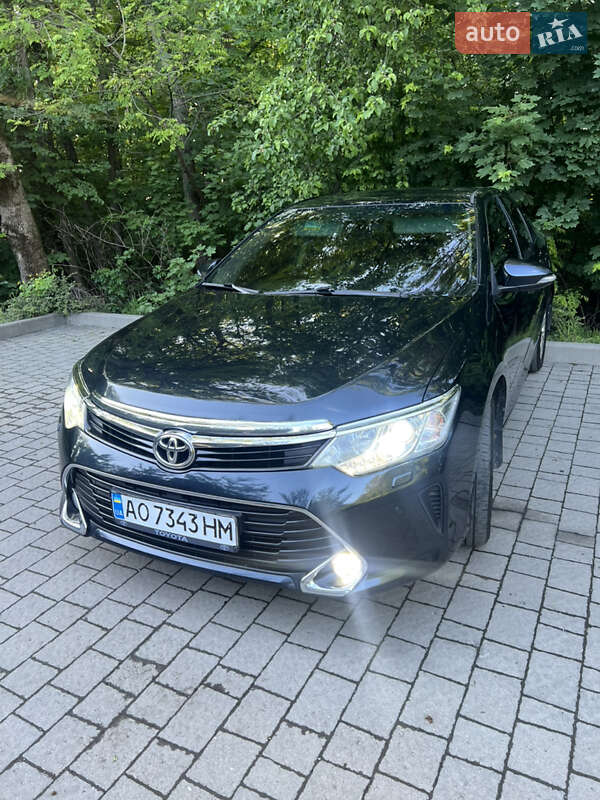 Toyota Camry (2017)
