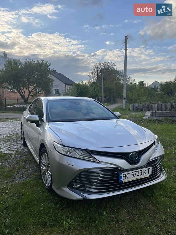 Toyota Camry (2020)