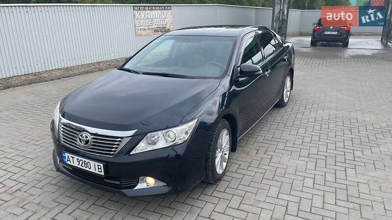Toyota Camry (2014)