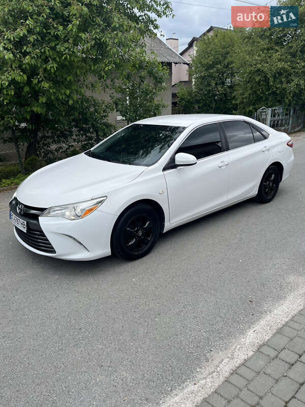 Toyota Camry (2015)
