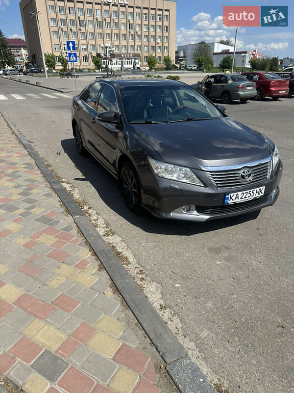 Toyota Camry (2014)