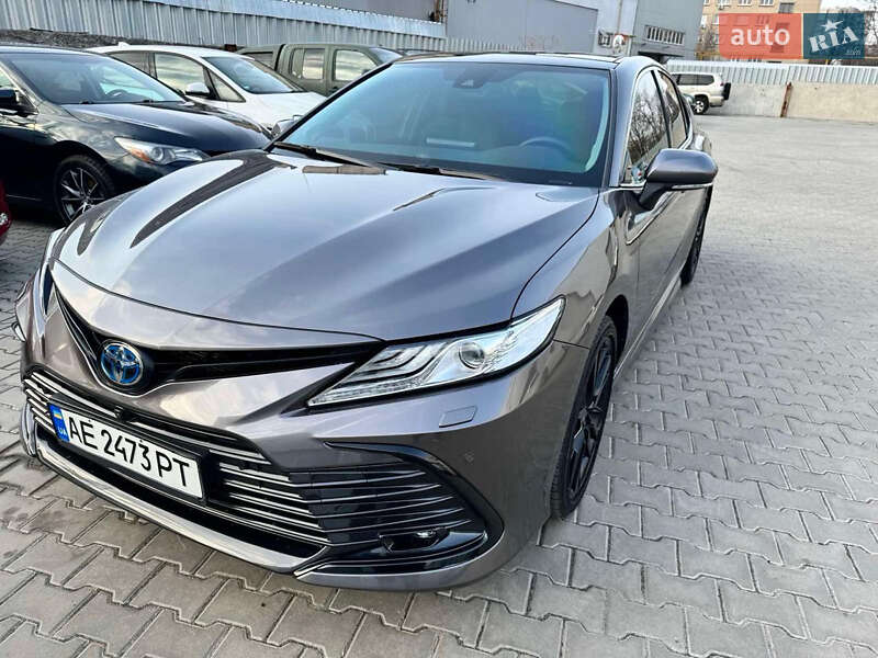 Toyota Camry (2022)