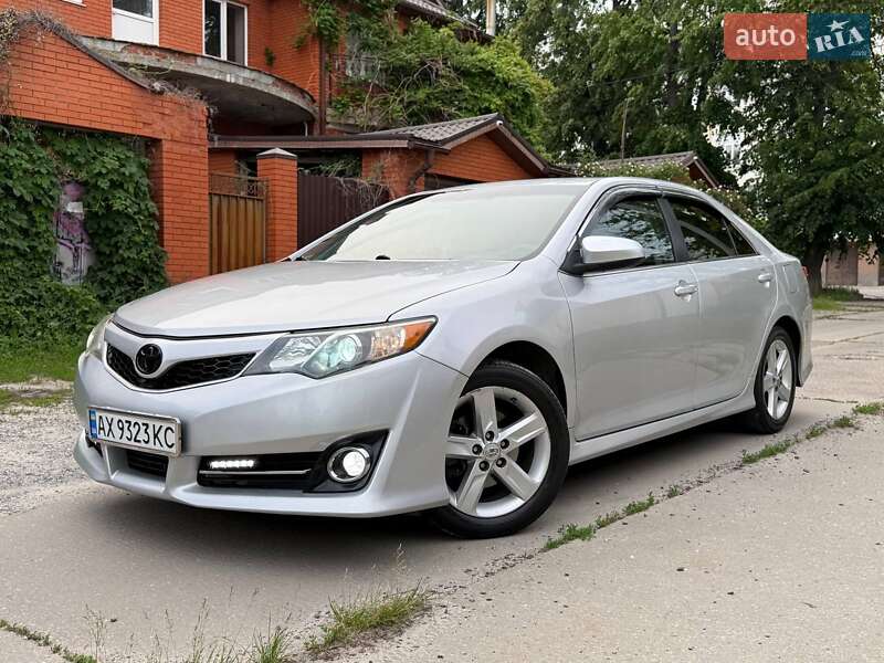 Toyota Camry (2014)