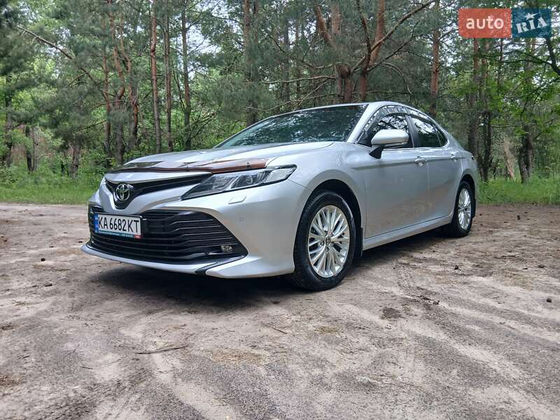 Toyota Camry (2017)