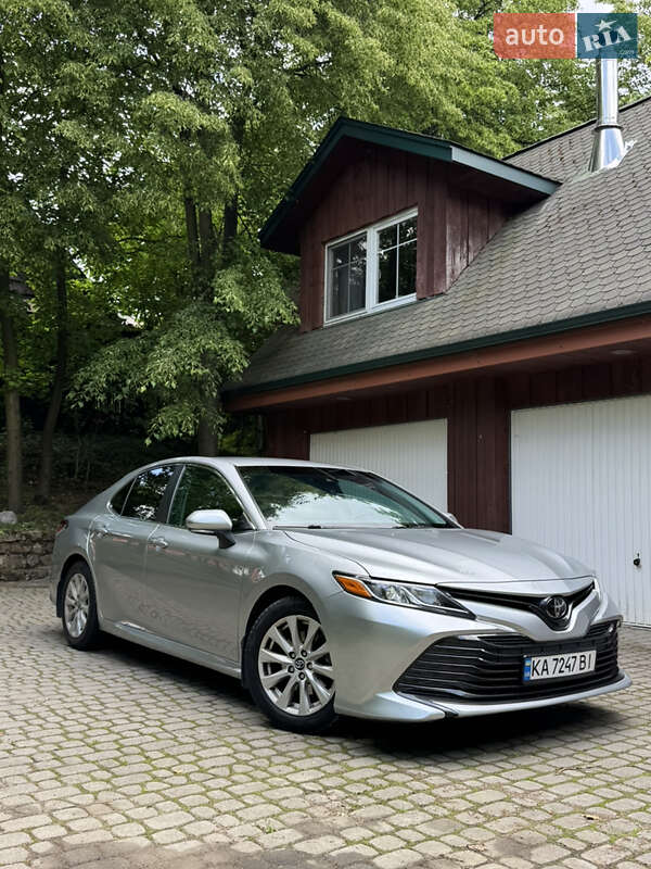 Toyota Camry (2018)