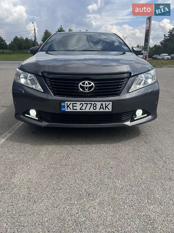 Toyota Camry (2012)