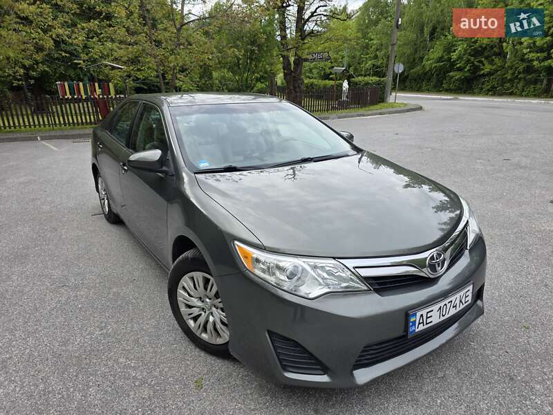 Toyota Camry (2012)