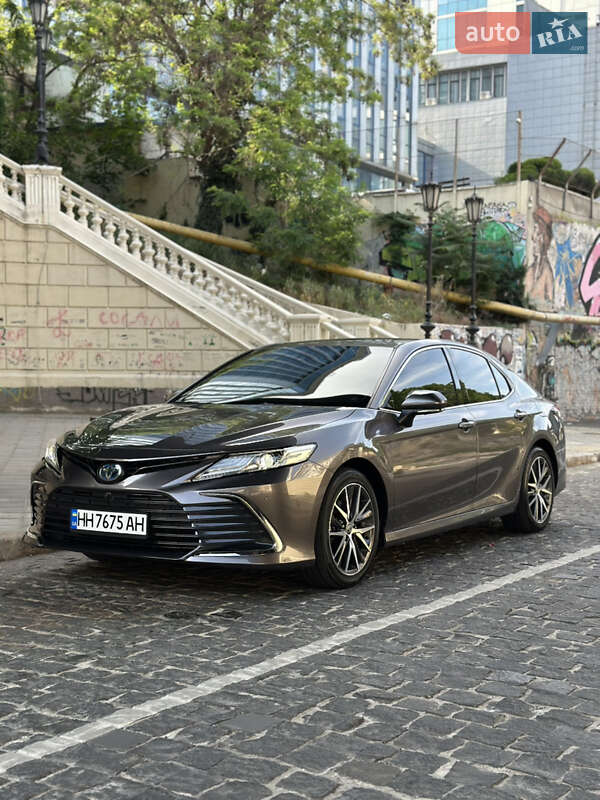 Toyota Camry (2022)