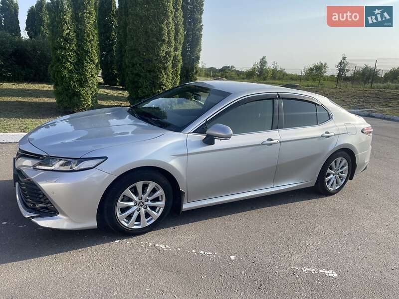 Toyota Camry (2020)