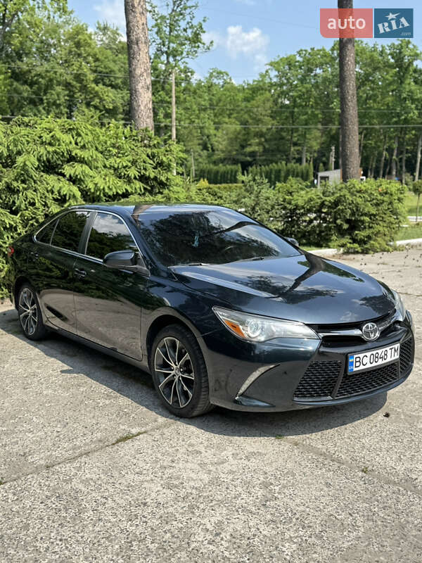 Toyota Camry (2015)