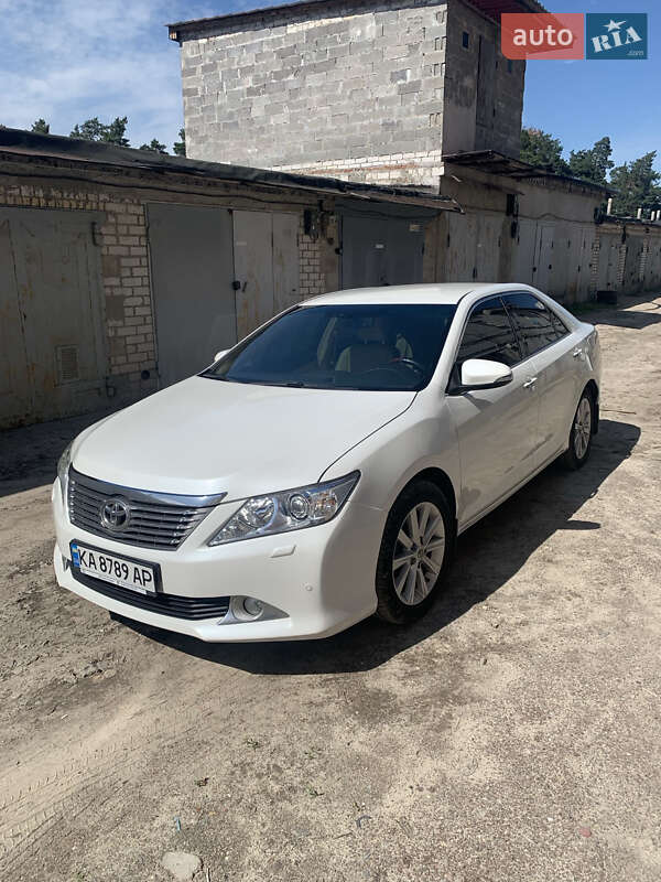 Toyota Camry (2012)