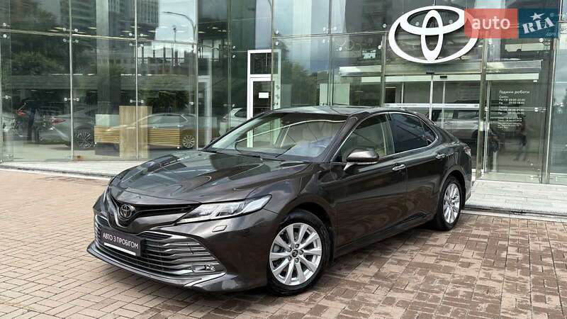 Toyota Camry (2019)