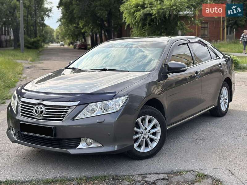 Toyota Camry (2012)