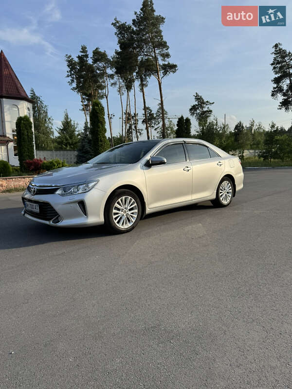 Toyota Camry (2015)
