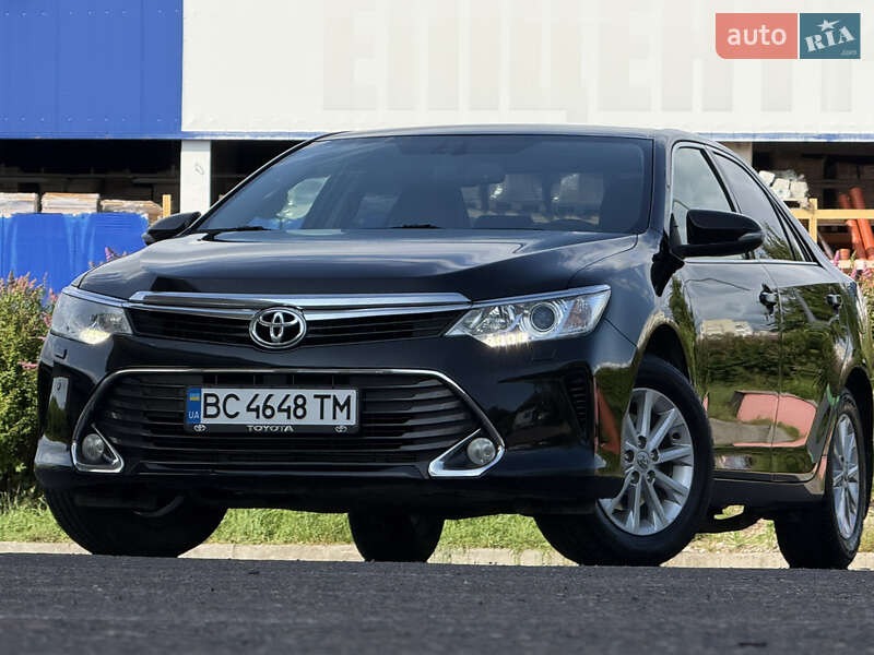 Toyota Camry (2016)