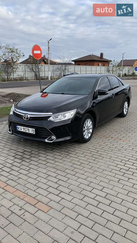 Toyota Camry (2016)