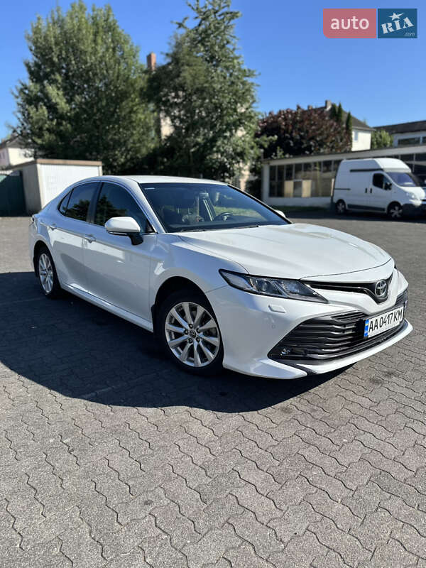Toyota Camry (2019)