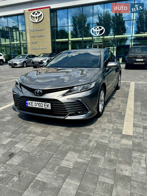 Toyota Camry (2022)