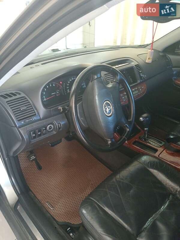 Toyota Camry (2003)