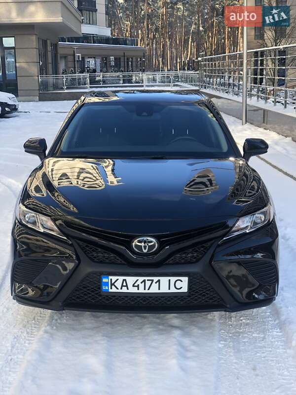 Toyota Camry (2019)