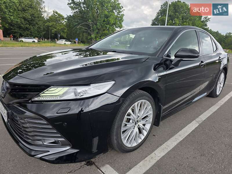 Toyota Camry (2019)