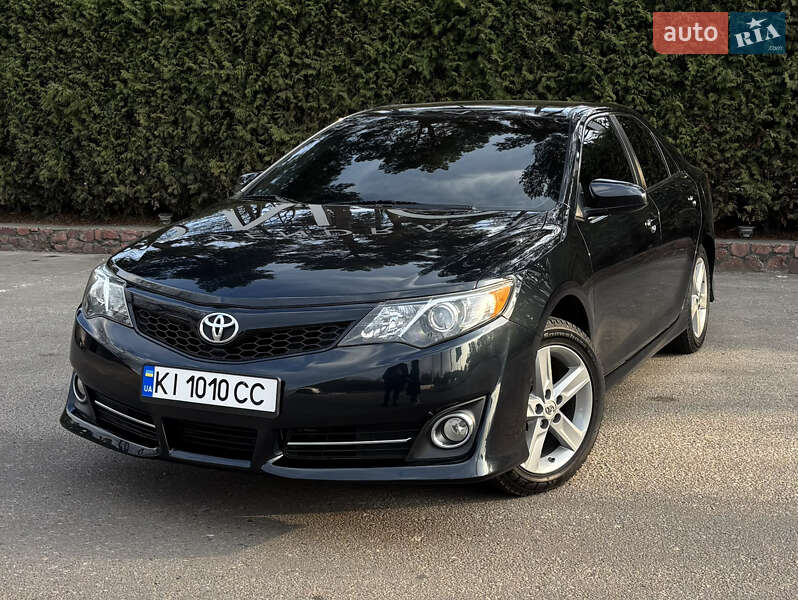 Toyota Camry (2012)