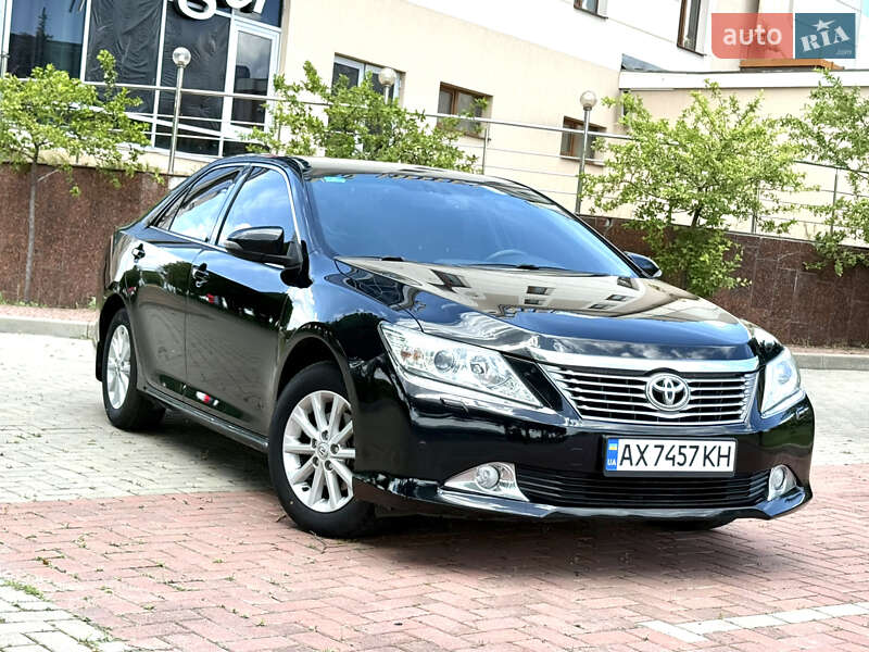 Toyota Camry (2014)