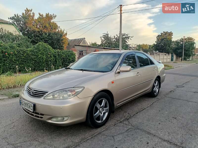 Toyota Camry (2003)