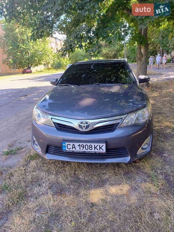 Toyota Camry (2012)